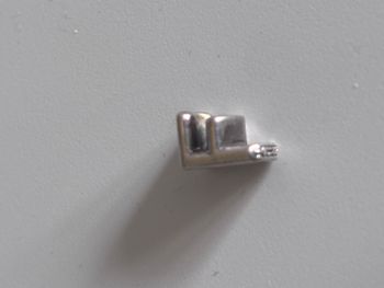 Charm lettre F – Nouvelle collection • Pandora