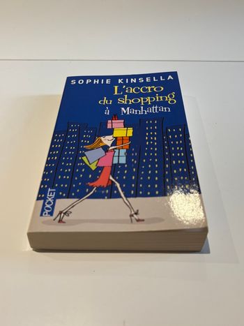 Livre « L’accro du shopping à Manhattan » de Sophie Kinsella Édition Pocket