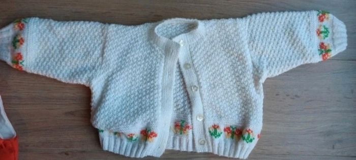 combinaison orange sans manches dpam
un haut côtelé blanc in extenso
gilet pull à boutons - photo numéro 4