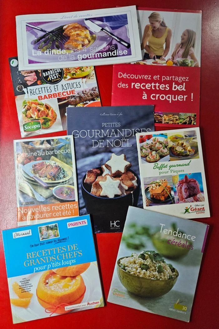 Lot de 8 livrets de recettes de cuisine.