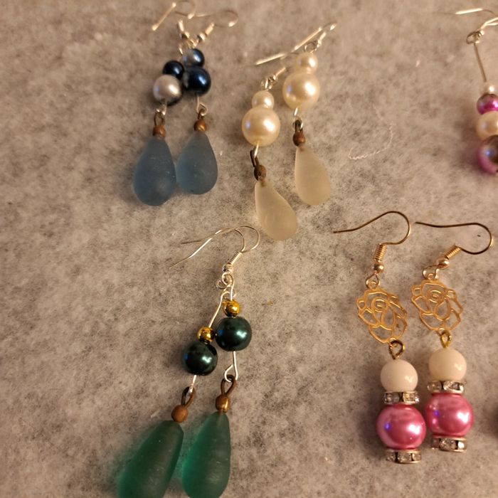 Boucles d'oreilles pendante avec perles nacré multicolore - photo numéro 13