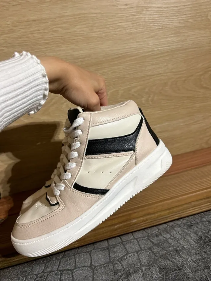 Basket pull & bear 36 noir rose blanche - photo numéro 4