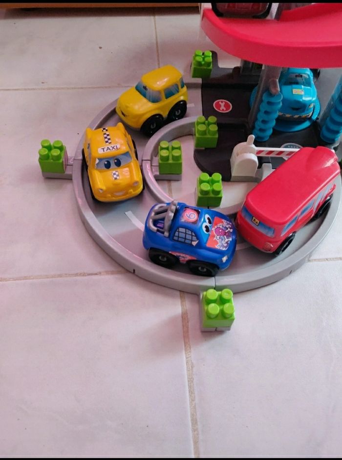 Circuit abrick 18 mois bon état - photo numéro 5