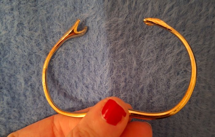 Bracelet doré mains - photo numéro 4