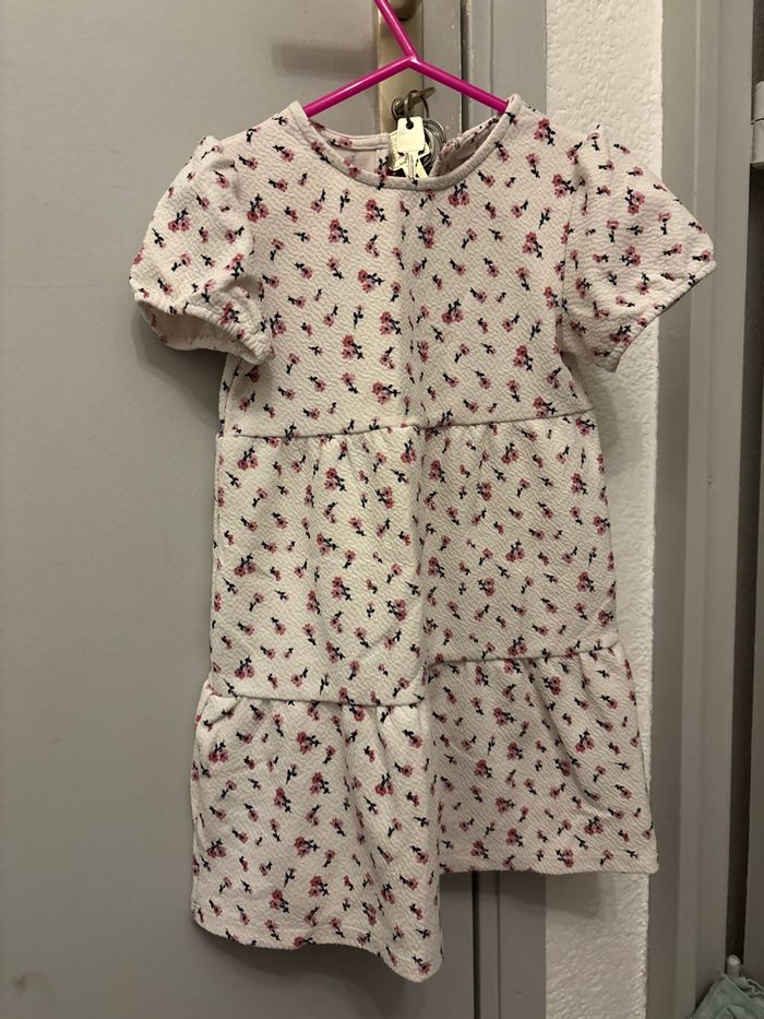 Robe fleurie manches courtes primark 24/36 mois - photo numéro 1