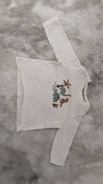 T-Shirt manches longues Kiabi taille 3 mois.