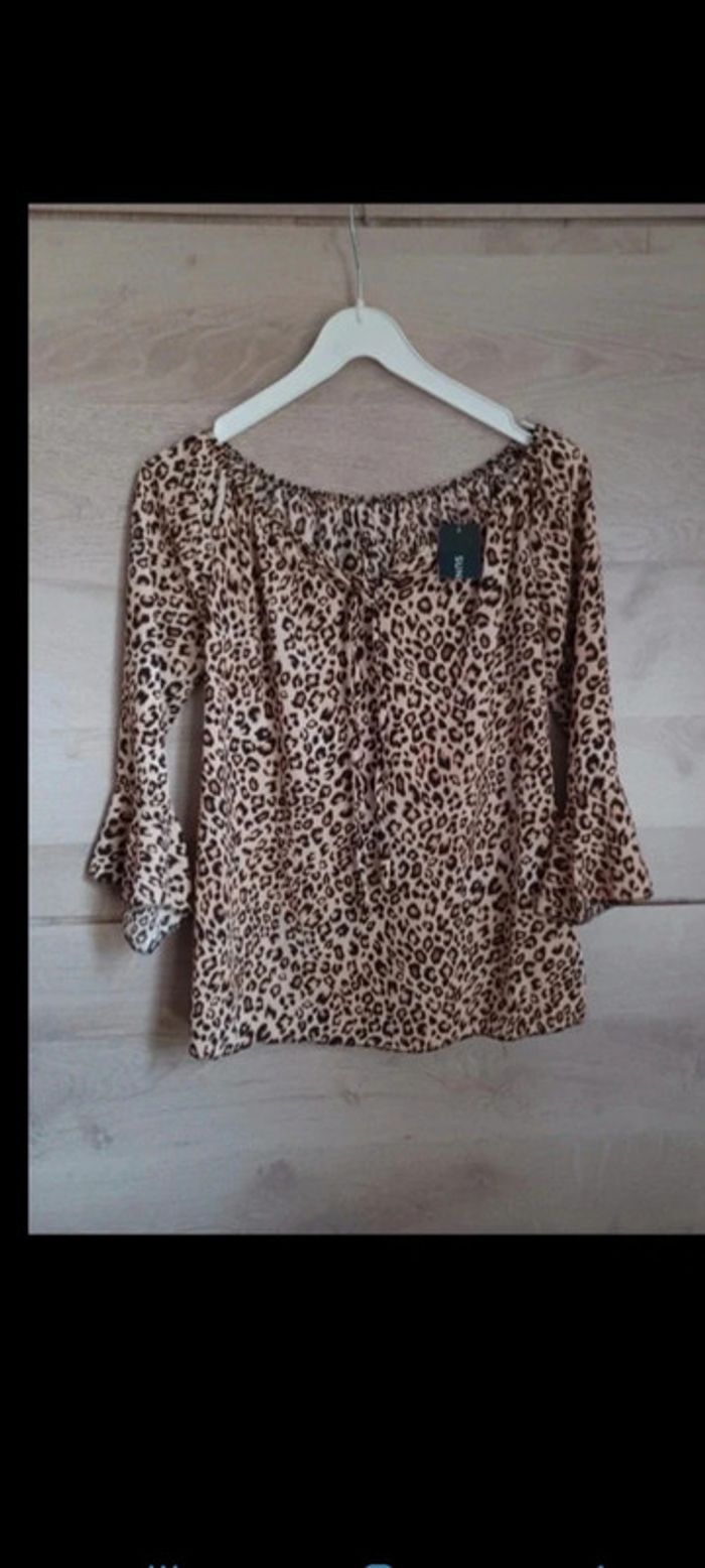 Très belle blouse léopard neuve taille 38