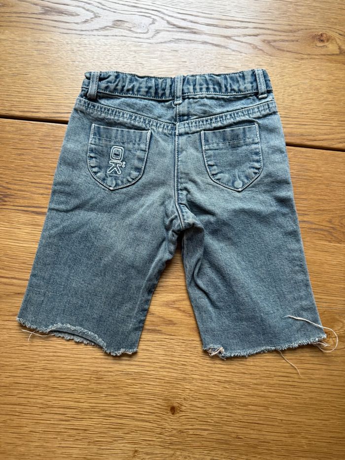 Pantacourt / Bermuda Jeans garçon – Okaïdi 👖 Taille : 3 ans Couleur : gris Très bon état - photo numéro 2
