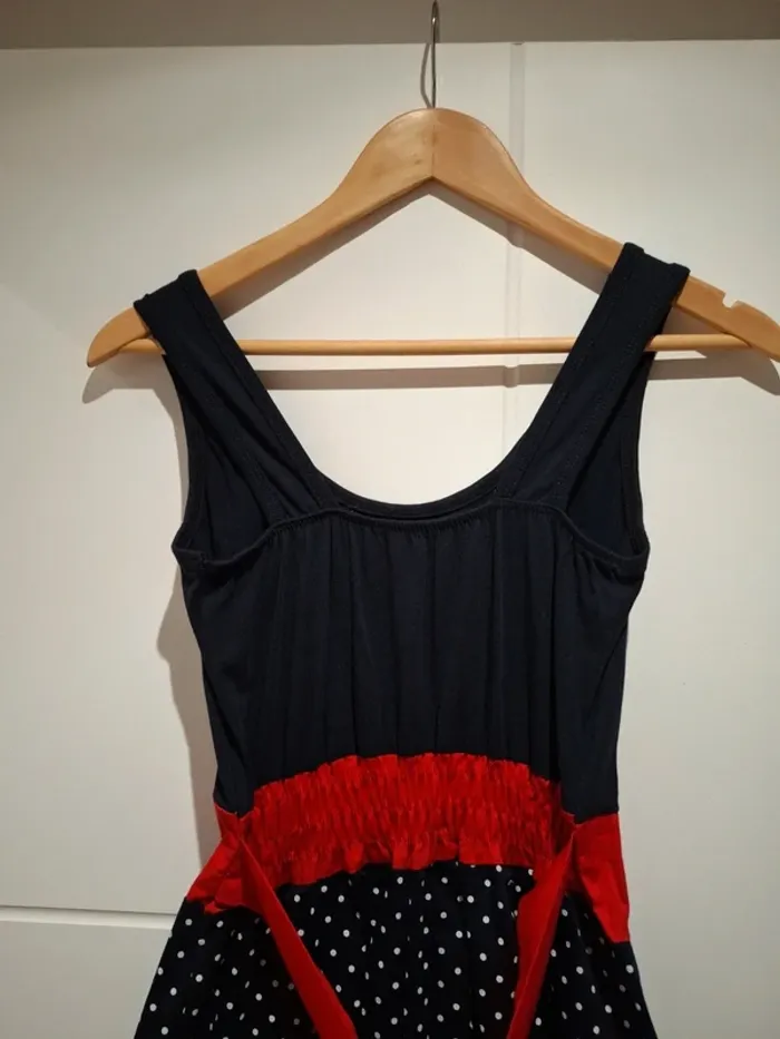 Robe bleu marine à pois et rouge Cintrée Très bon état - photo numéro 6
