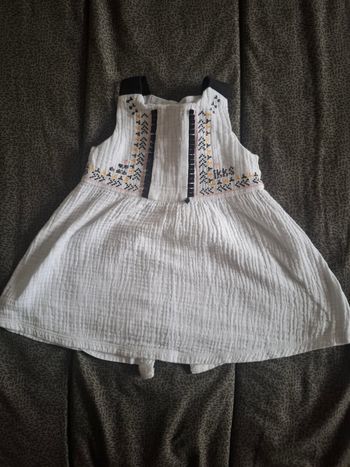 Jolie robe fille taille 12mois. Très bon état. Marque ikks