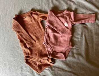 🍂 Lot 2 bodies manches longues 1M – Terre & Rose