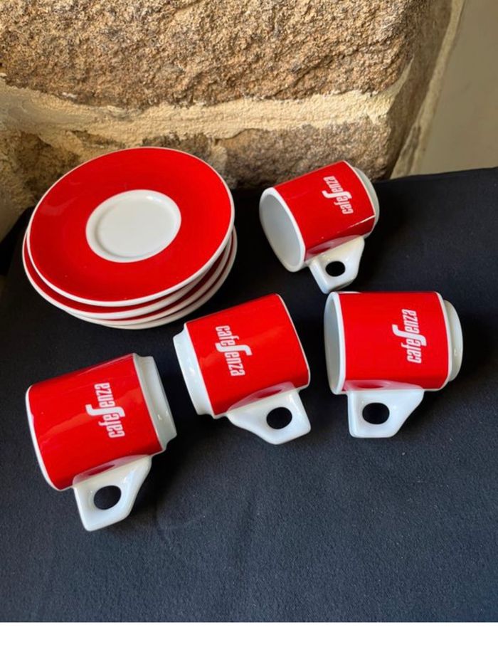Lot de 4 tasses et 4 sous tasses à café Segafredo Vintage