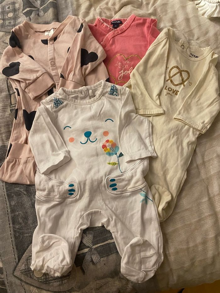 4 pyjama TBE taille 1 mois kiabi orchestra HM