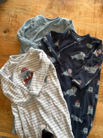 Lot 3 pyjamas