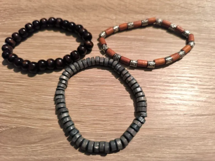 Lot de bracelets en perles de bois - photo numéro 2
