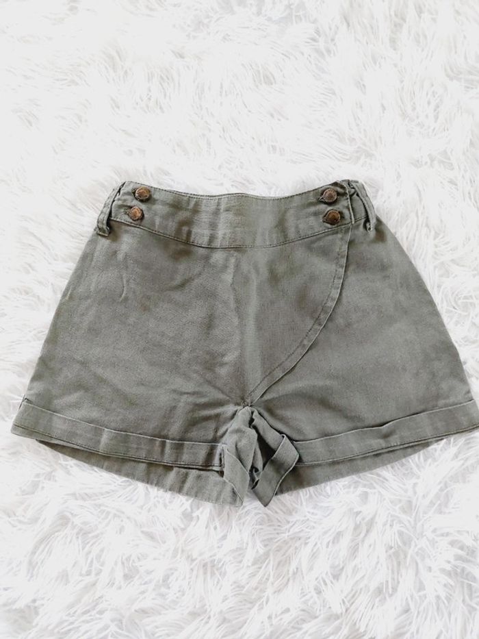 Short kaki