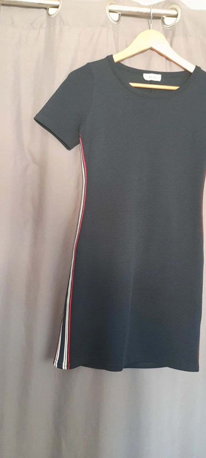 Robe avec bandes côté - photo numéro 3