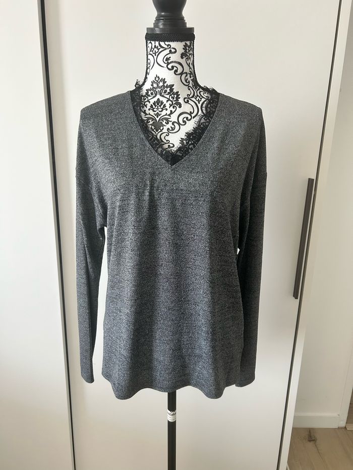 Pull col V SHEIN taille L gris foncé bordure dentelle