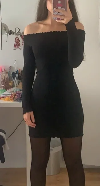Robe noire col bateau