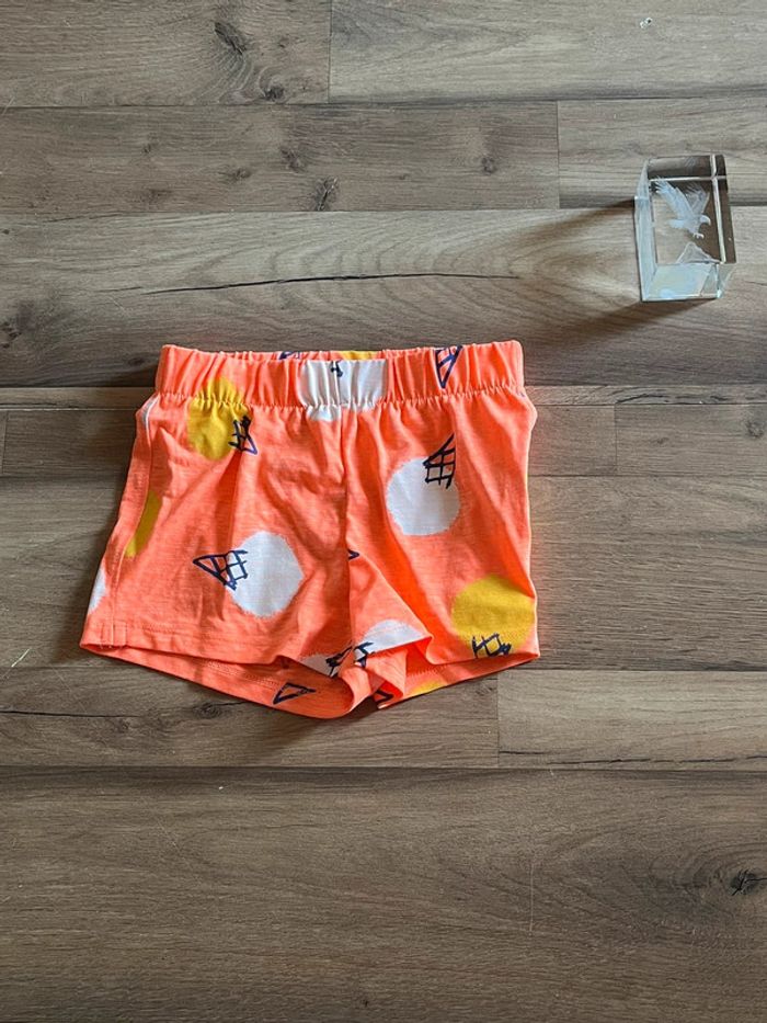 Je vend un short fille 3-4 ans neuf sans étiquette