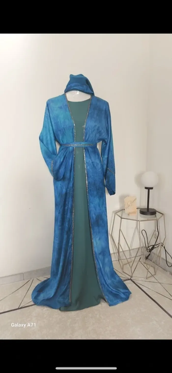 Set kimono bleu Emirats chic neuf