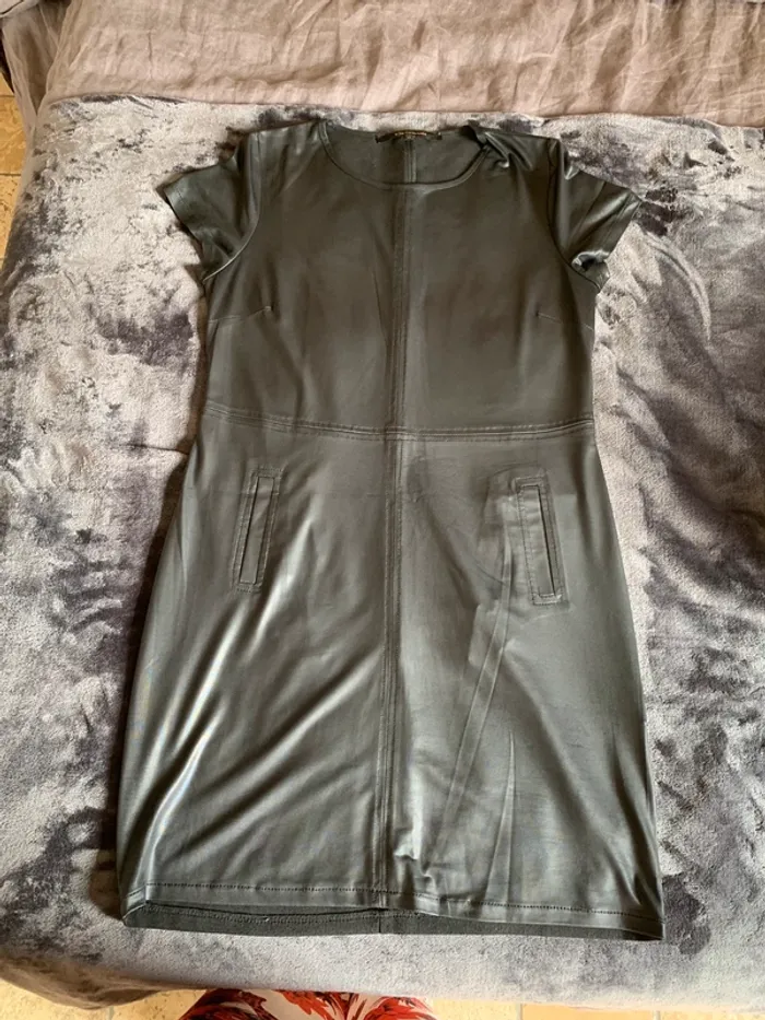 Robe noire La Fée Maraboutée effet ciré