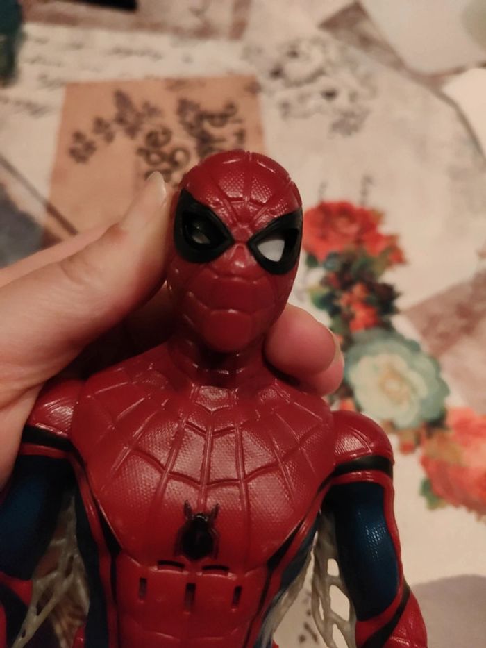Figurine parlante articulée spiderman - photo numéro 6