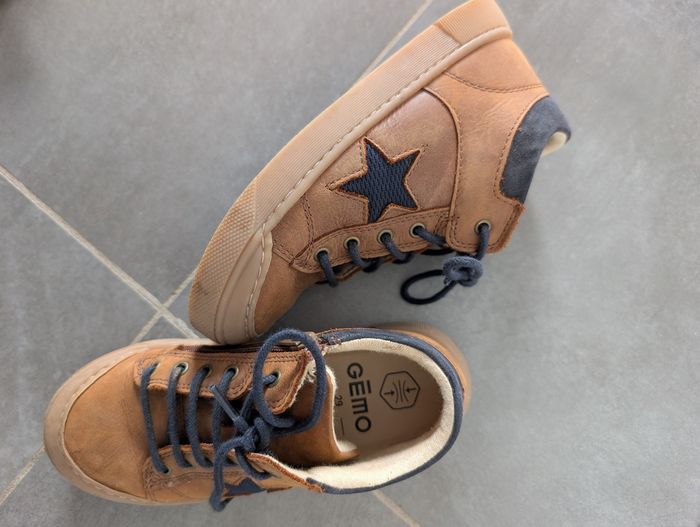 Paire de chaussures en cuir