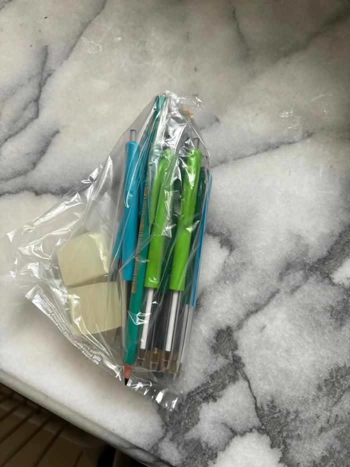 Fournitures scolaires - photo numéro 2