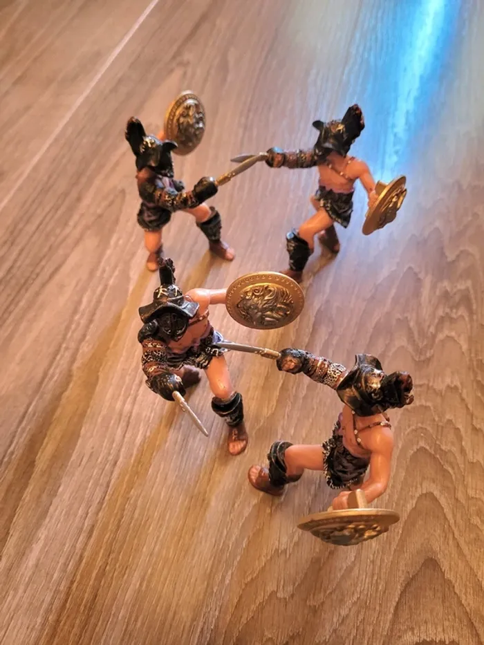 Lot de 4 gladiateurs Papo