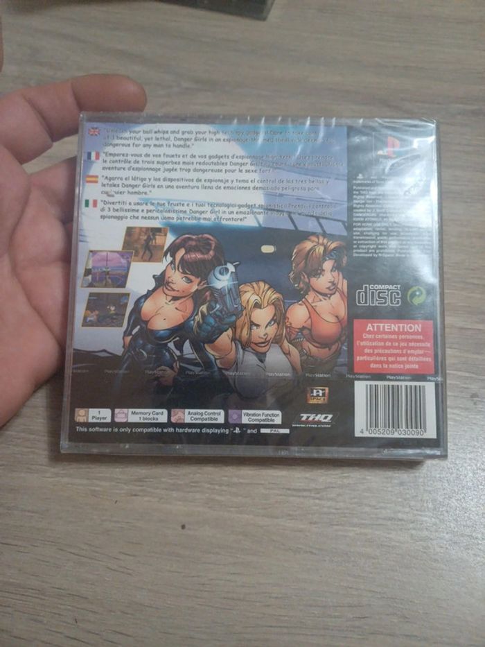 Danger Girl Playstation 1 (PS1) Neuf sous blister - photo numéro 2