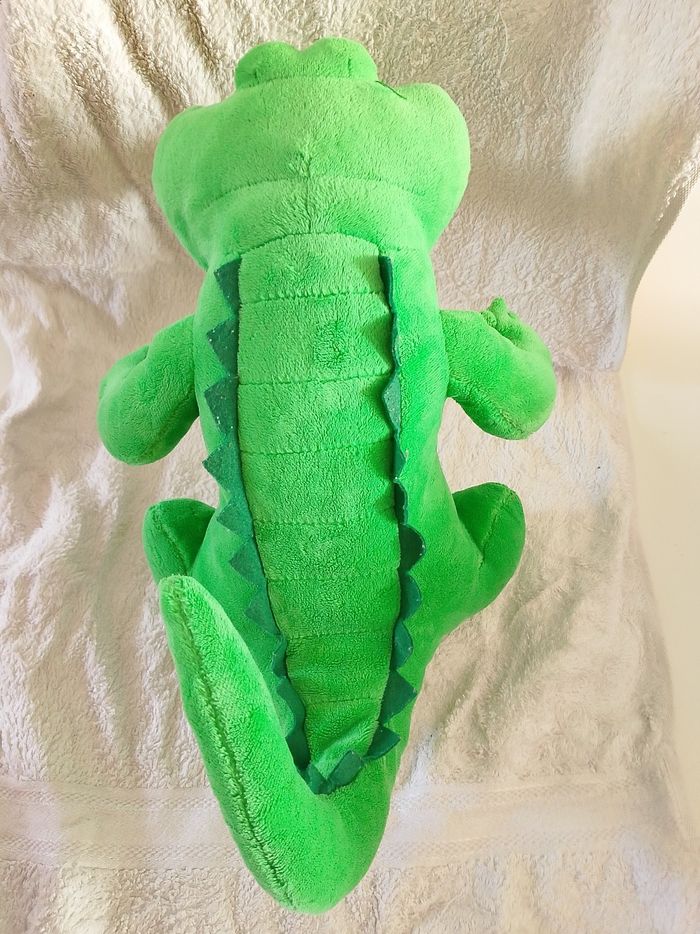 Peluche crocodile Peter Pan qui fait le bruit d'horloge 35 cm  Disneyland Paris - photo numéro 4