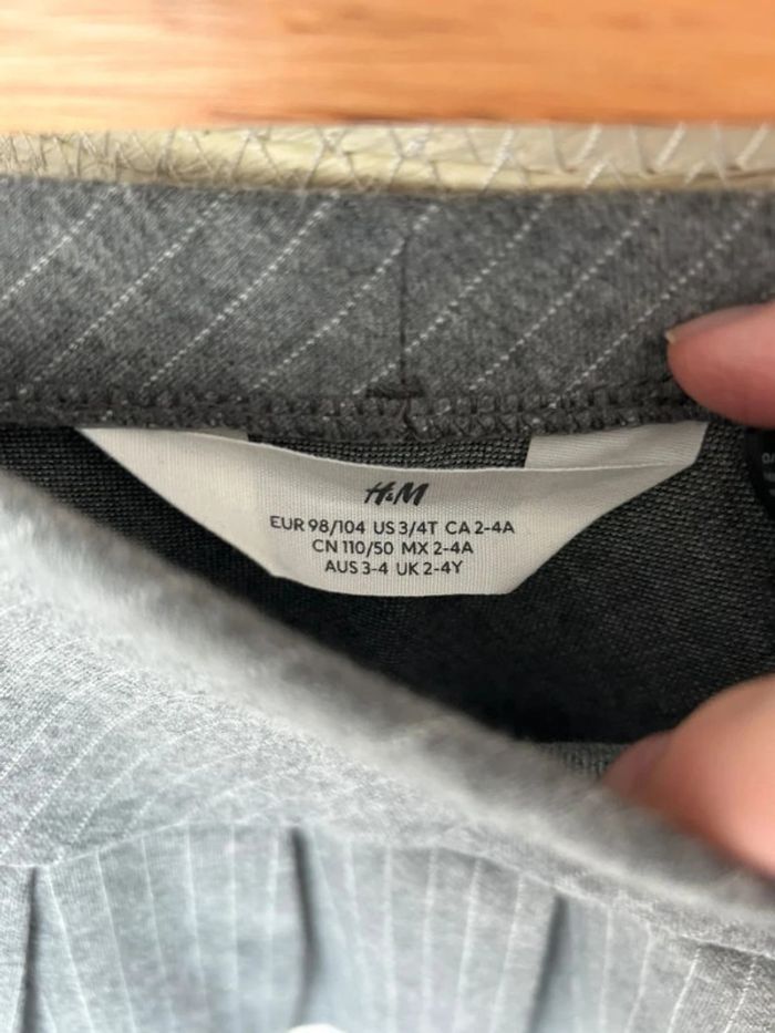 Jupe écolière grise H&M – Taille 4 ans - photo numéro 3