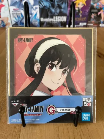 Spy x Family - Shikishi 13,5 cm Yor Forger - Ichiban Kuji Mission Start (Lot G)