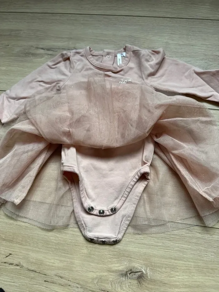 Robe body manche longue rose avec tulle Taille 1 mois - photo numéro 3