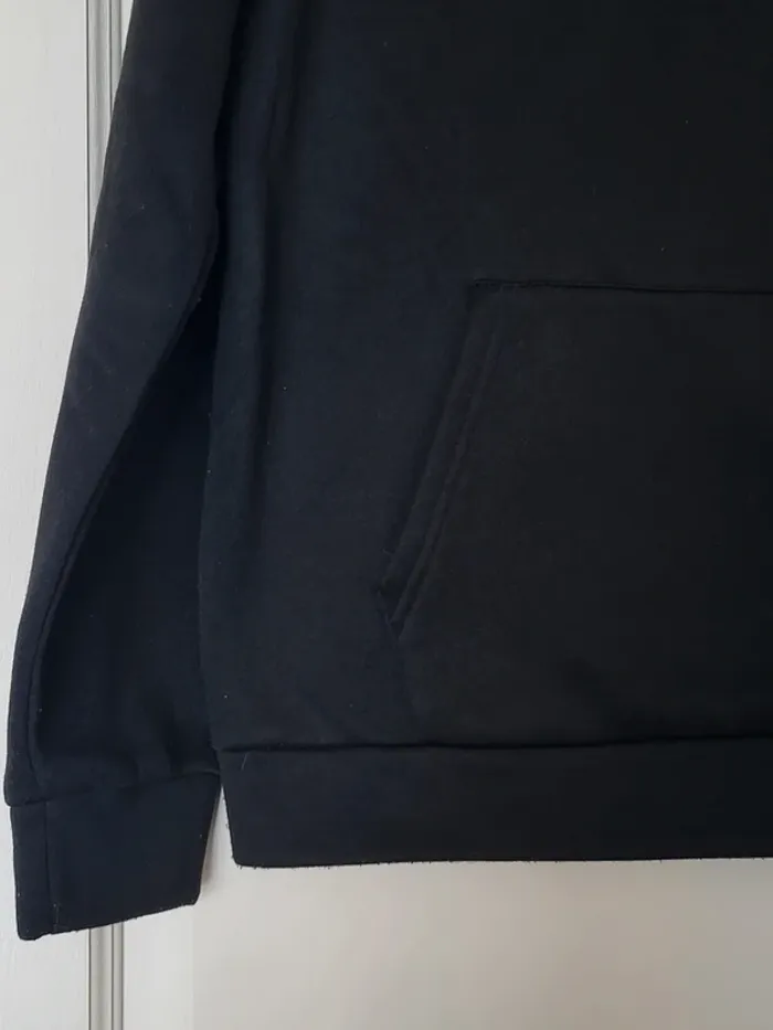 Sweat à capuche noir imprimé dans le dos - photo numéro 5