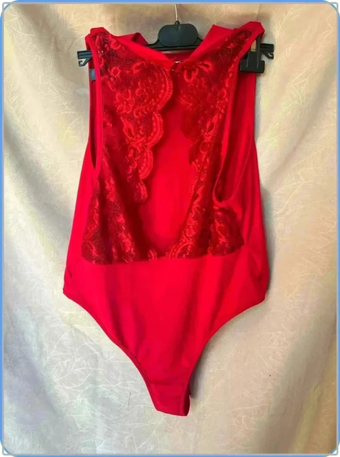 Tres  jolie Body  taille  42 neuf - photo numéro 2