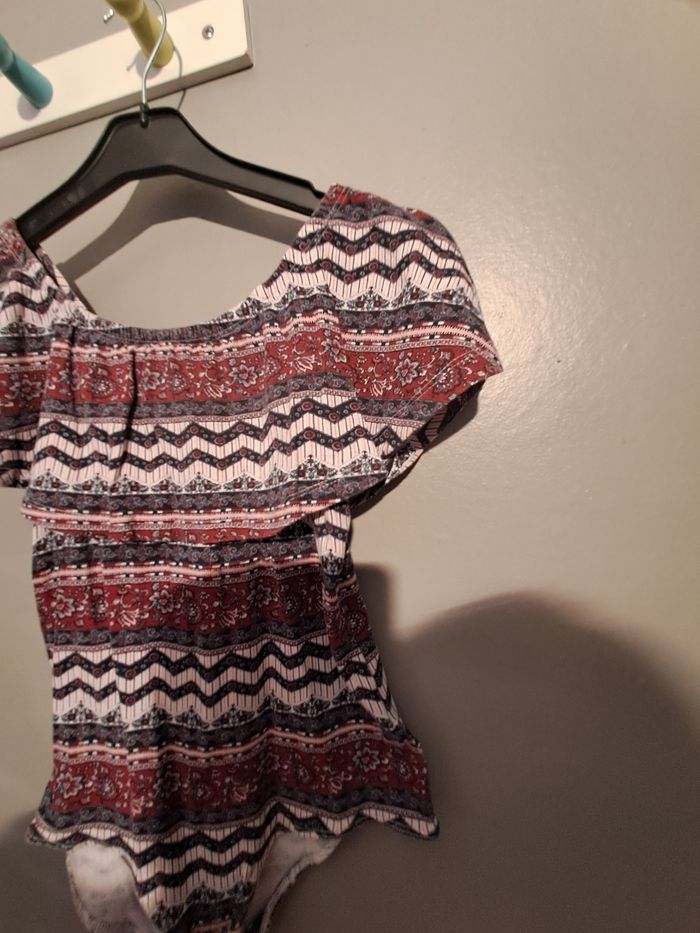 Bodie fantaisie ton violet - Marque Jennyfer - Taille 38 - État neuf. - photo numéro 4