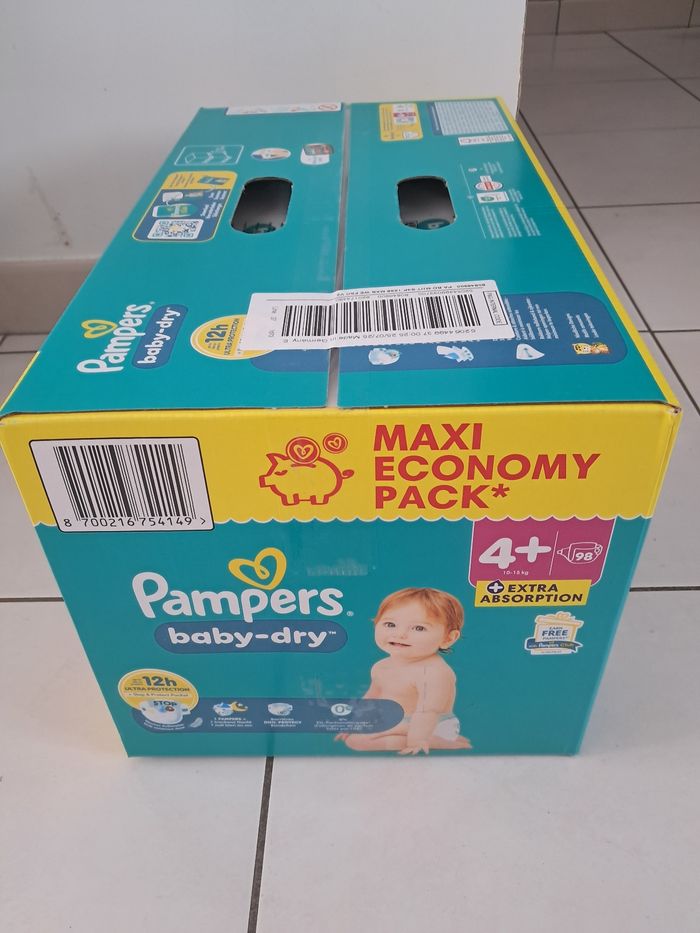 A vendre couches pampers taille 4