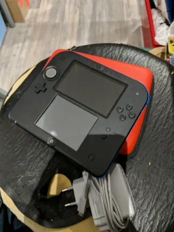Nintendo 2Ds Bleu et Noir HS + housse et chargeur