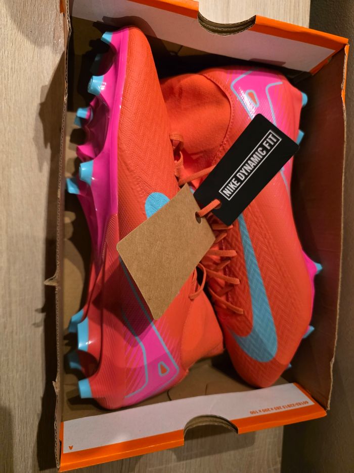 Chaussures foot nike taille 44 - photo numéro 2