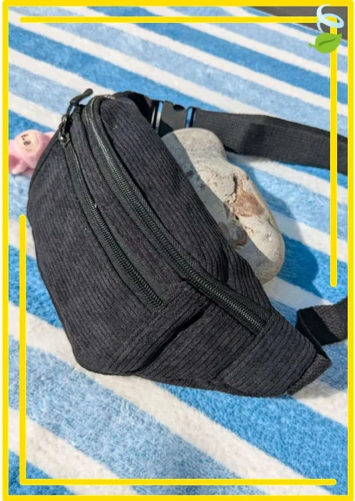Sac banane velours côtelé noir + porte-clés peluche rose - photo numéro 2