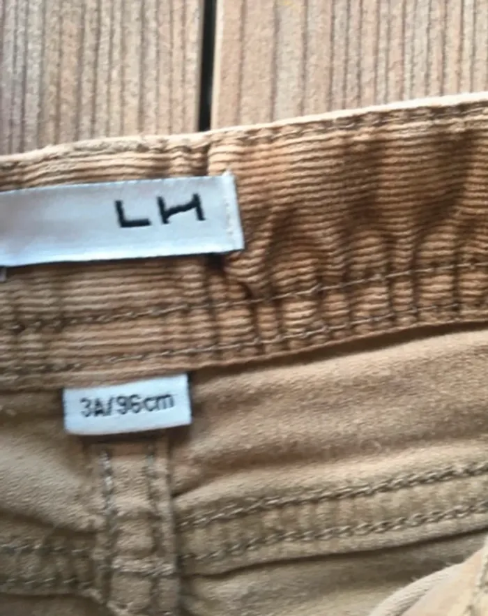 Lot 3 ans, 3 pantalons, 2 t shirts manches longues et un manche courte, un sweat - photo numéro 14