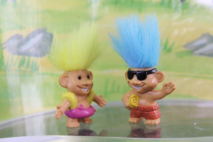 Lot figurines trolls en vacances - photo numéro 9