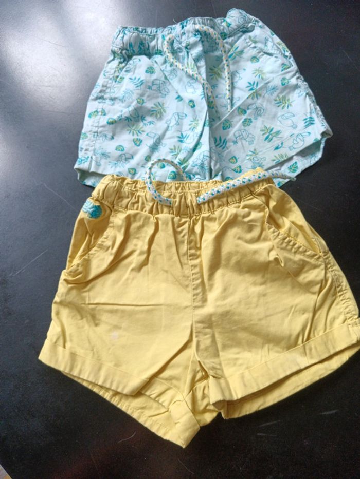 Lot de deux shorts en 18 mois