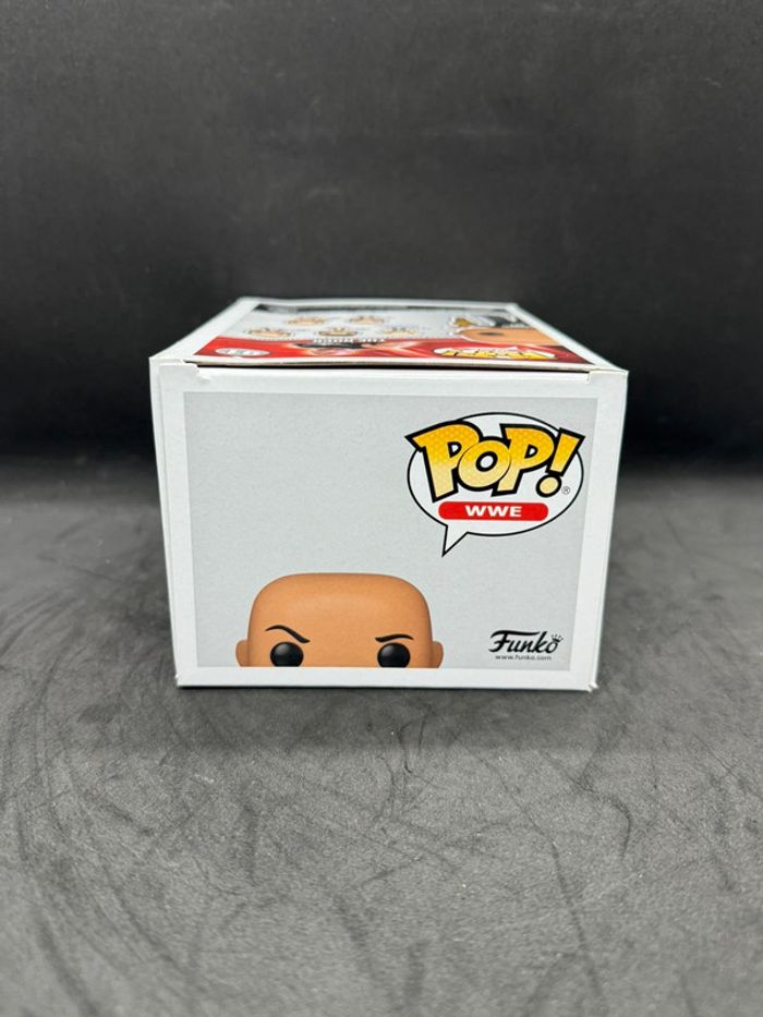 Funko pop WWE The Rock 91 EE Exclusive - photo numéro 6