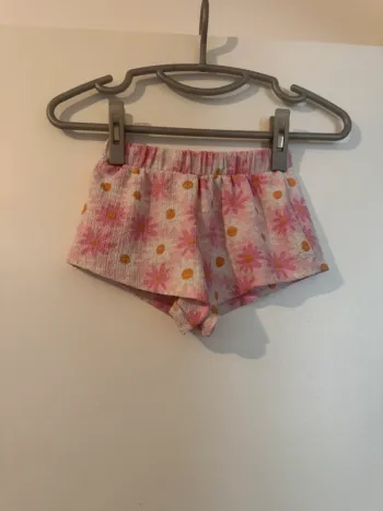 Short fille