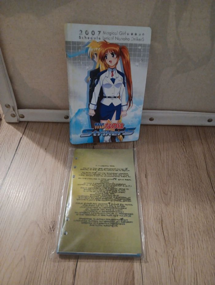 Petit Classeur et feuille calendrier 2007 magical girl nanoha strikers