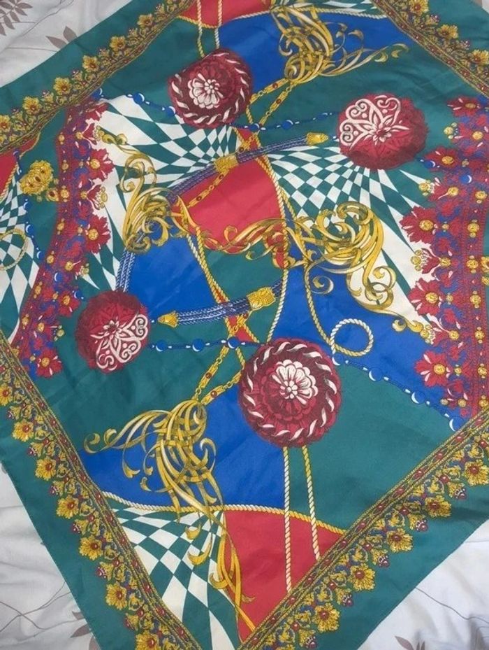 Joli Foulard femme - photo numéro 1