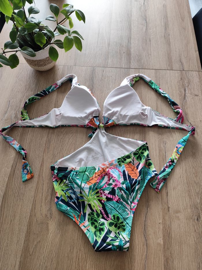 Maillot de bain fleuri - photo numéro 2